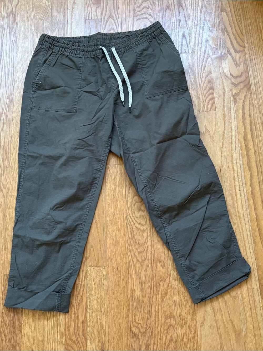 Vuori Ripstop Olive Cropped Drawstring Pants